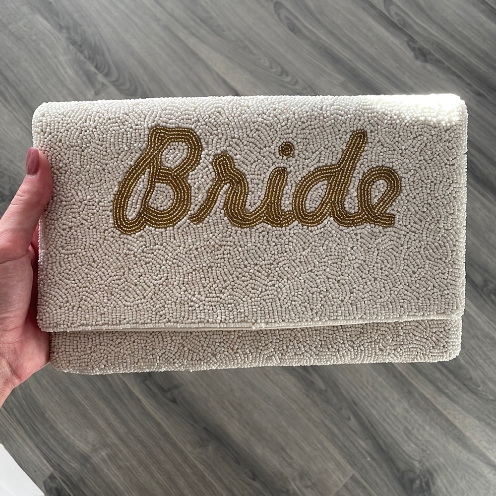 Bride clutch!! Comes with detachable chain.